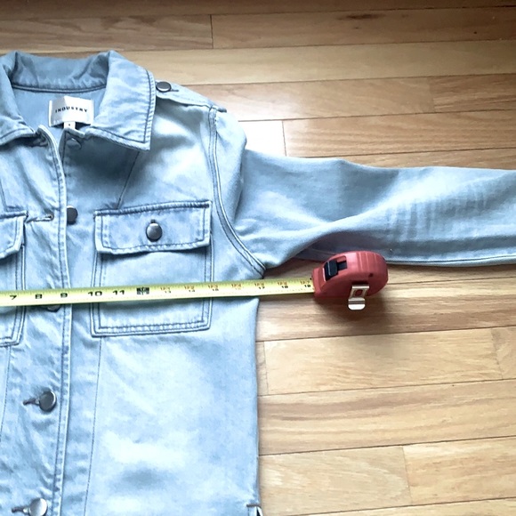 INDUSTRY NWT BEAUTIFUL PERFECT JEAN JACKET, CAN BE WORN MANY MANY WAYS - Picture 4 of 5